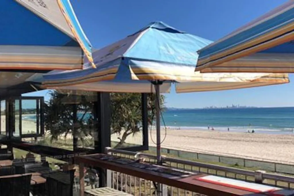 3 Bedrooms With Views Over Kirra! Gold Coast Apartment