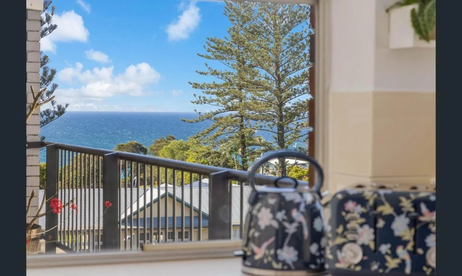 Apartment 3 Bedrooms With Views Over Kirra! Gold Coast