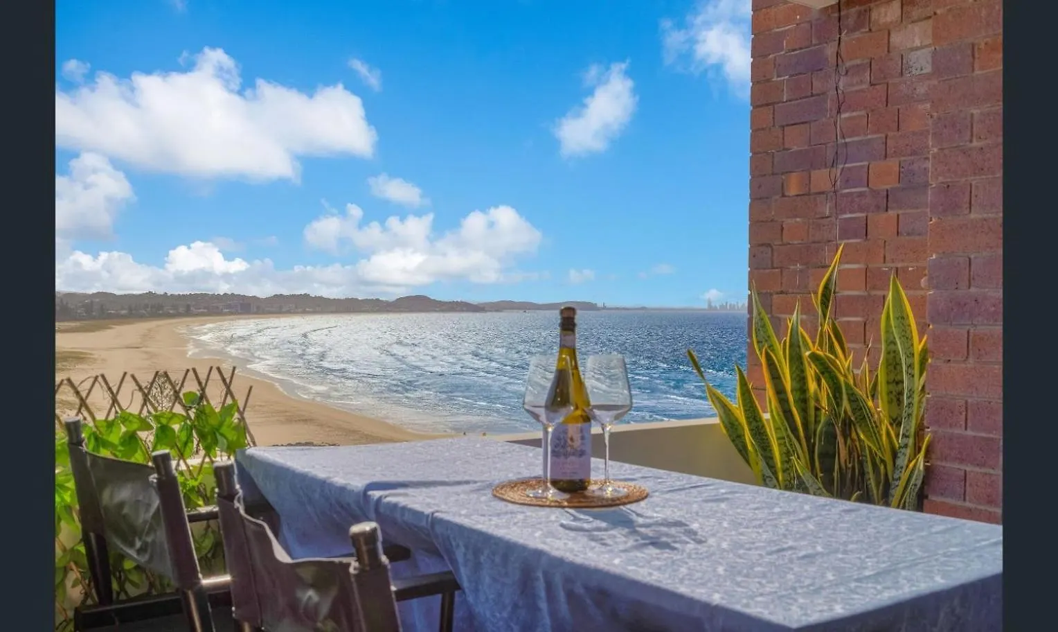 3 Bedrooms With Views Over Kirra! Gold Coast
