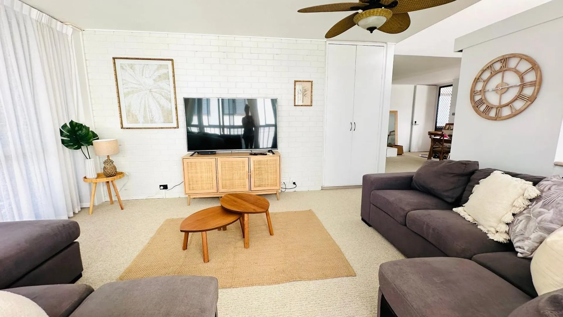 Apartment 3 Bedrooms With Views Over Kirra! Gold Coast