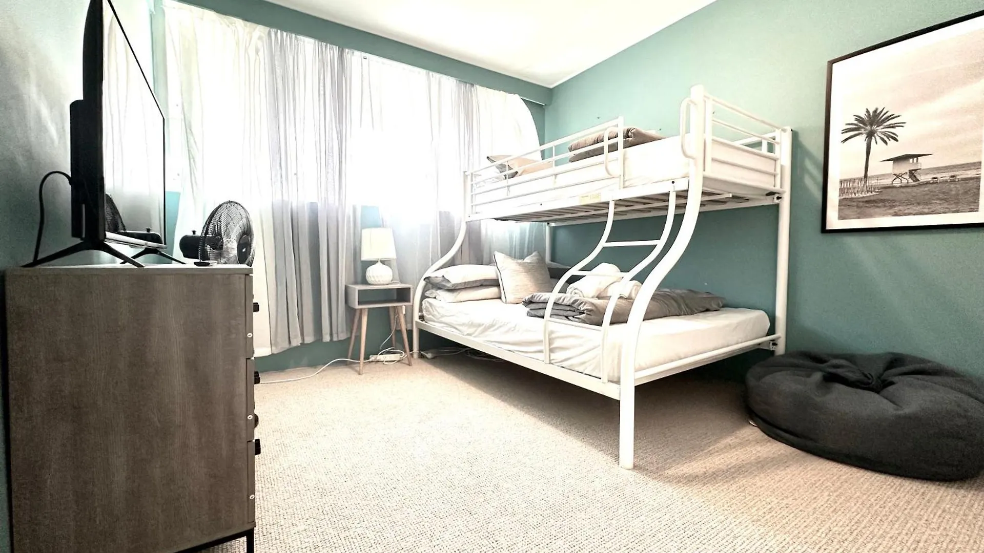 3 Bedrooms With Views Over Kirra! Gold Coast Australia