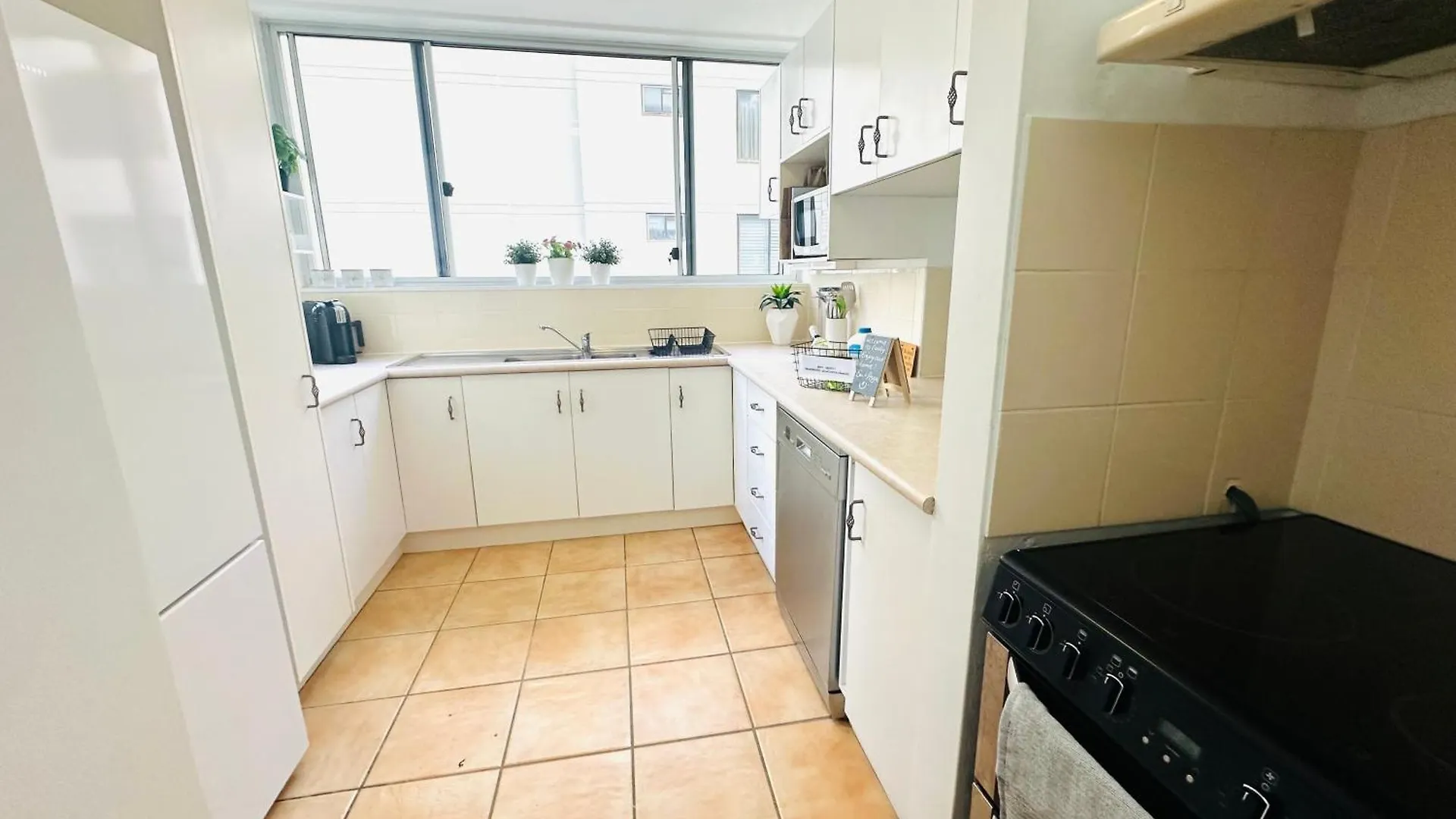 Apartment 3 Bedrooms With Views Over Kirra! Gold Coast